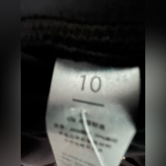 TrueFeat Black Leggings with Pockets - Picture 5 of 7